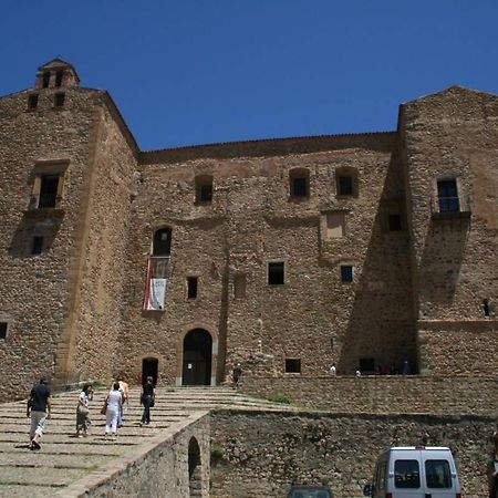 Donjon Suite Centro Storico Castelbuono  Exterior photo
