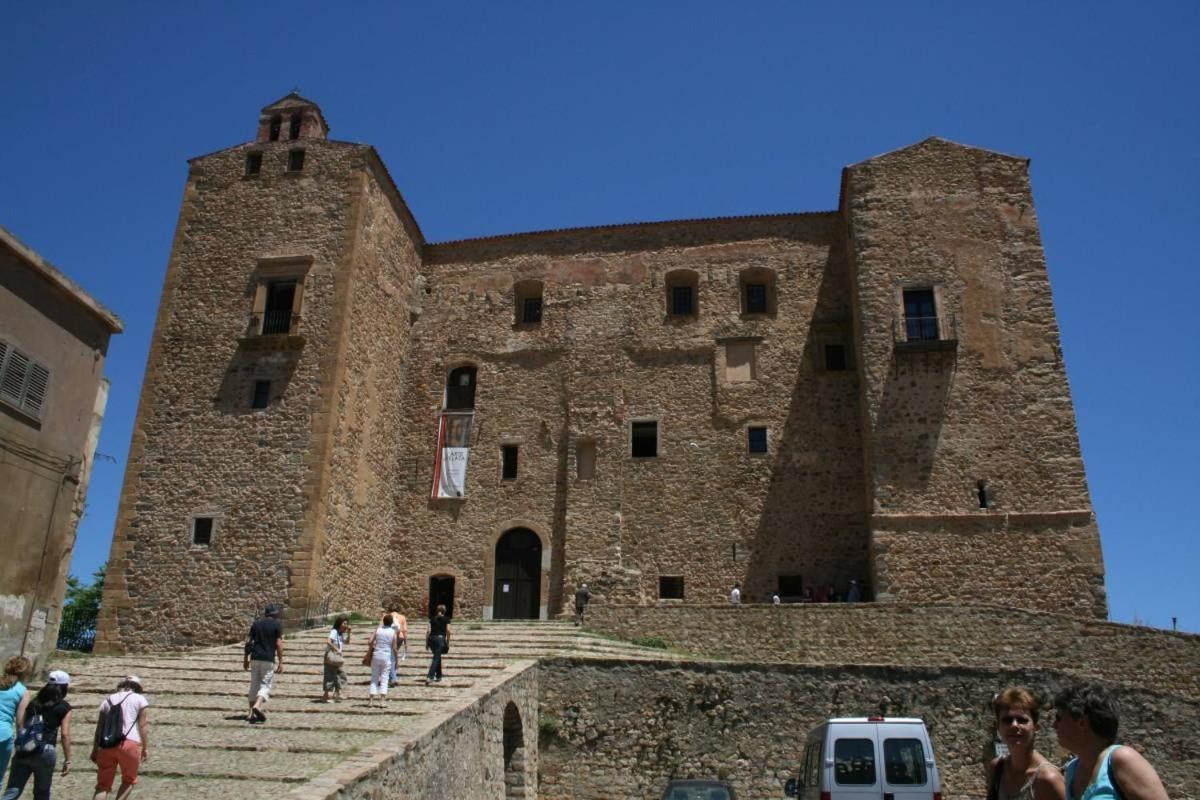 Donjon Suite Centro Storico Castelbuono  Exterior photo