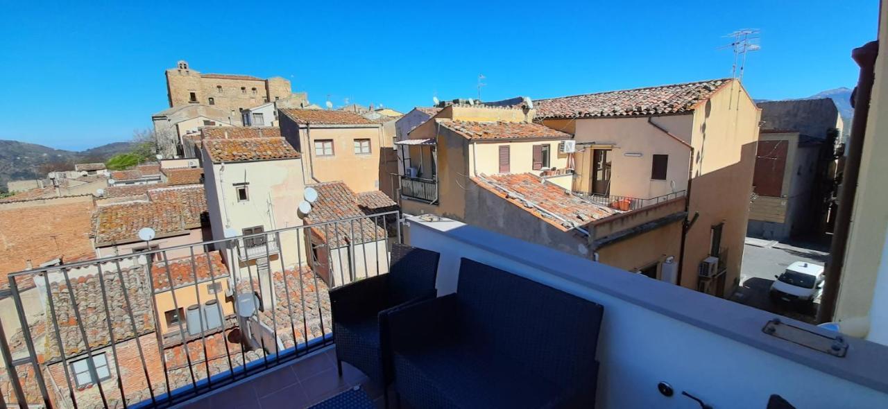 Donjon Suite Centro Storico Castelbuono  Exterior photo